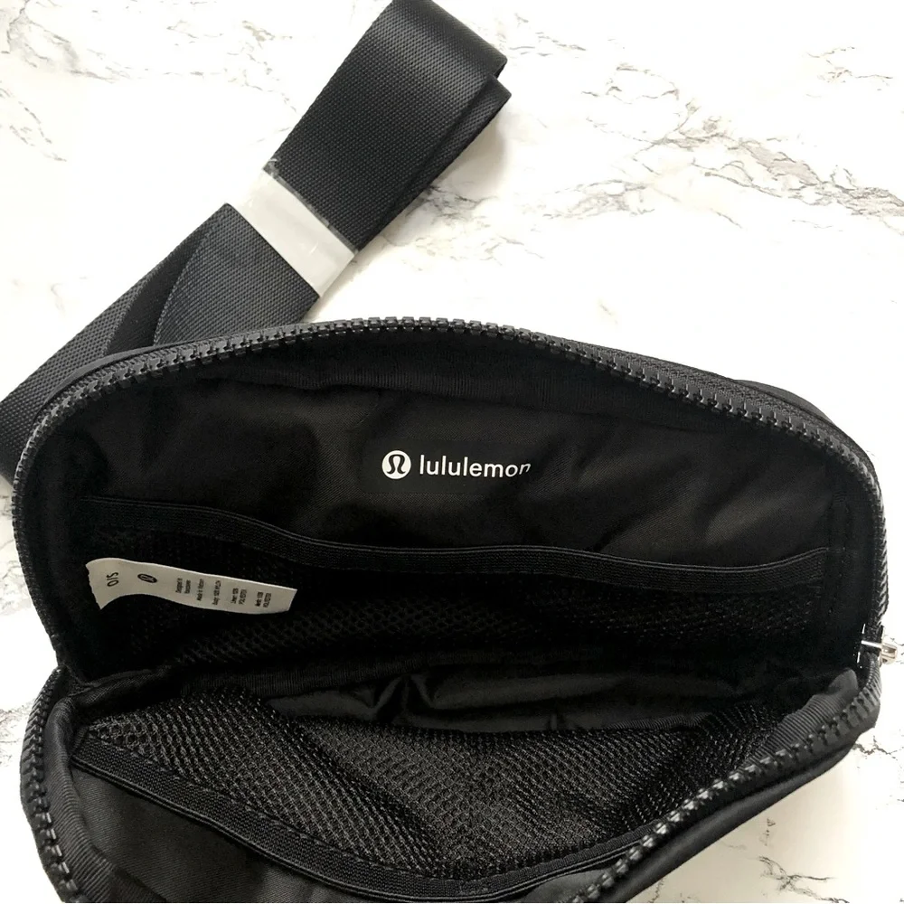 Lululemon Everywhere Belt Bag Extended Strap Black - Picture 6 of 7